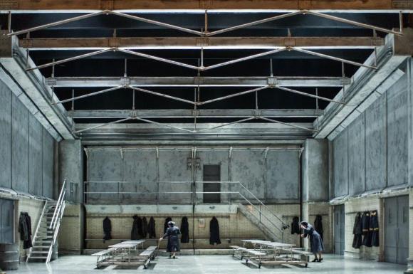 leslie-travers-4-95ad5570895f465553c26fdee2c4102e