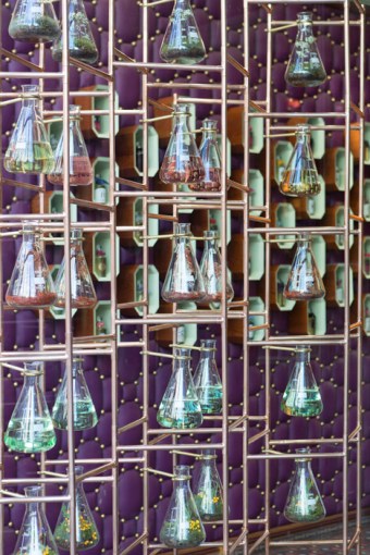 penhaligon-16-penhaligons-riba-windows-2014_dezeen_468_23