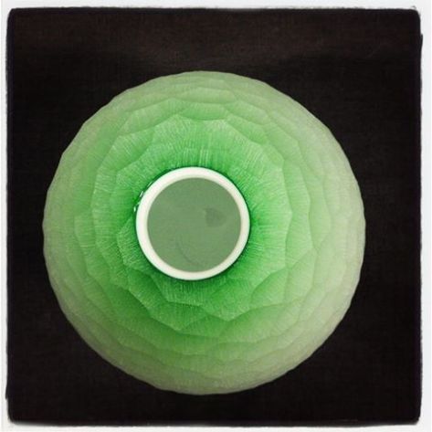 #kunsthåndverk #craft #fasett #fasettvase #battuto #grønn #green #glass