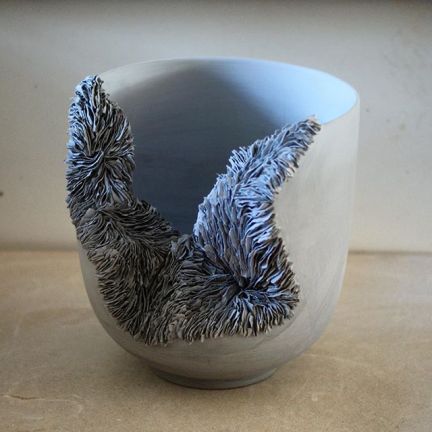 This large porcelain piece is in the kiln at the moment and should be turning a dark matt black 🙏🏼 . . . . . #porcelain #texture #growth #decay #organic #forms #ceramics #ceramica #contemporarycraft #keramik #livefolk #bowl #pottery