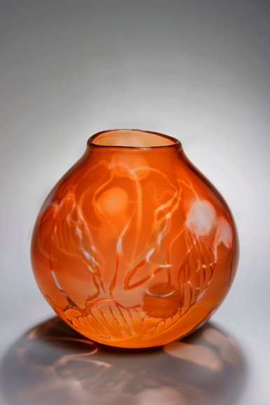  Blown glass vessel using Graal technique. photo by Ester Segarro 